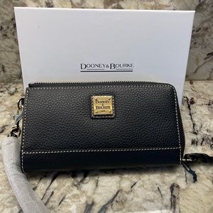 New Dooney&Bourke Saffiano folded zip wrislet